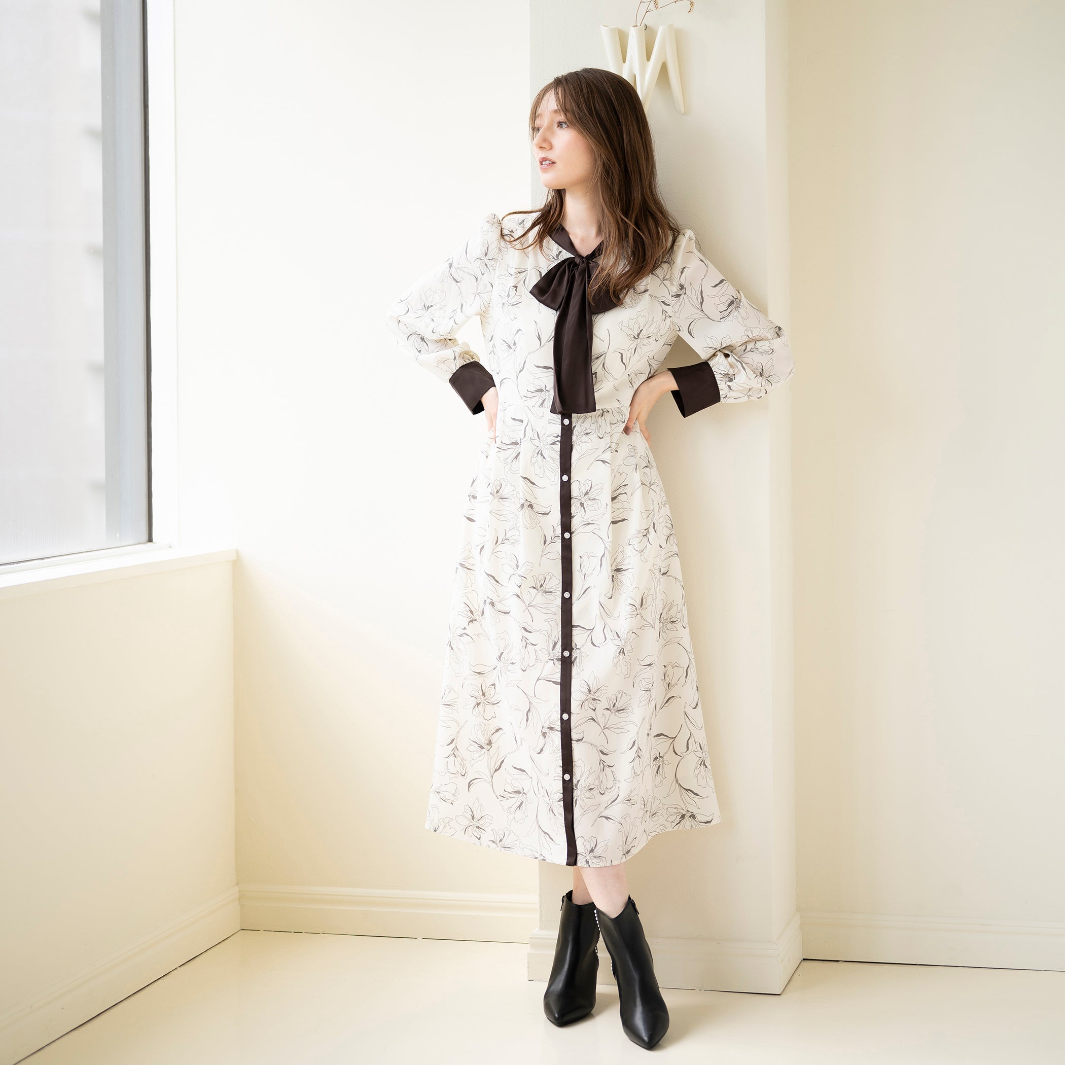 美品 バイカラーフラワーチュールワンピース ¥63,800 豪華フラワー刺繍 紺王道フィット